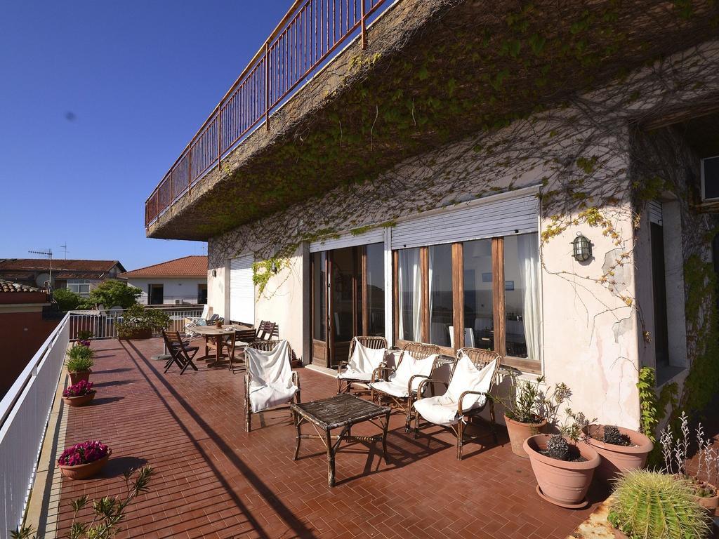 Cozy Holiday Home In Pozzillo With Terrace Ачиреале Экстерьер фото